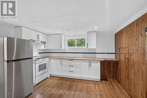 1282 Daimler Road, Mississauga, ON - Indoor Photo Showing Kitchen