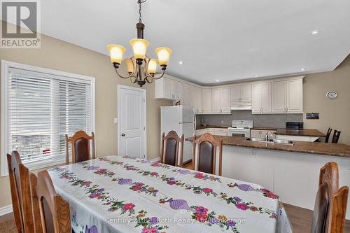 11 Rue Karola Road, Tiny, ON - Indoor Photo Showing Dining Room