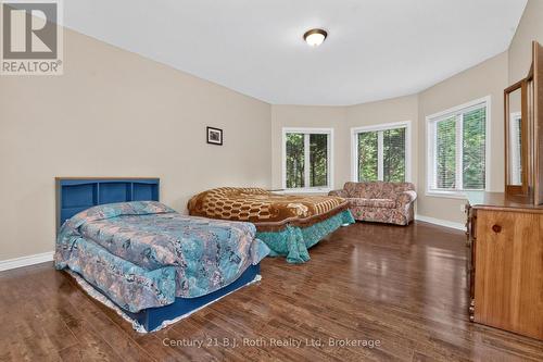 11 Rue Karola Road, Tiny, ON - Indoor Photo Showing Bedroom