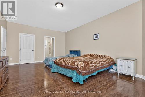 11 Rue Karola Road, Tiny, ON - Indoor Photo Showing Bedroom