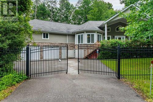 11 Rue Karola Road, Tiny, ON - Outdoor