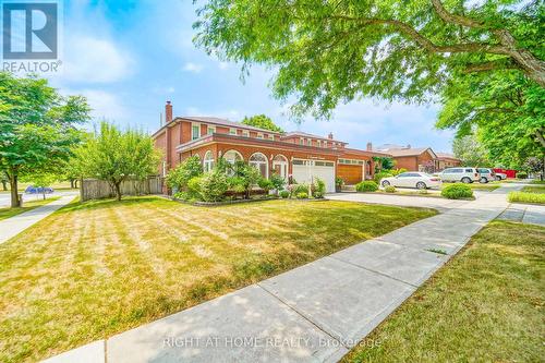 2 Lapworth Crescent, Toronto, ON - Outdoor