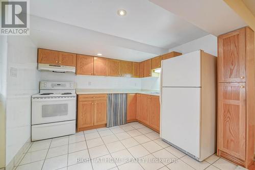 2 Lapworth Crescent, Toronto, ON - Indoor Photo Showing Kitchen