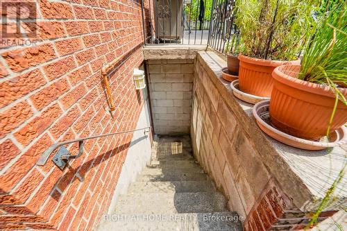 2 Lapworth Crescent, Toronto, ON - Outdoor
