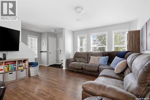 5740 Glide Crescent, Regina, SK - Indoor Photo Showing Living Room