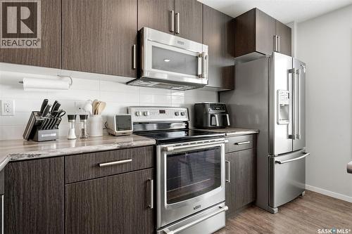 5740 Glide Crescent, Regina, SK - Indoor Photo Showing Kitchen With Stainless Steel Kitchen