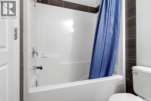 5740 Glide Crescent, Regina, SK - Indoor Photo Showing Bathroom