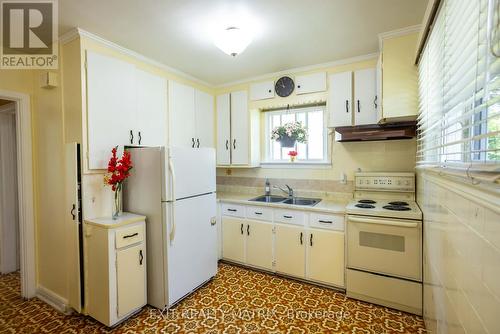 552 Dunbrack Street, Ottawa, ON - Indoor Photo Showing Kitchen With Double Sink