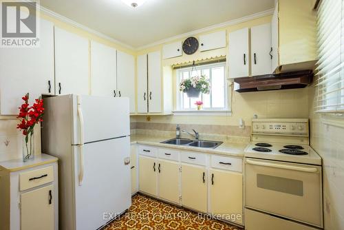 552 Dunbrack Street, Ottawa, ON - Indoor Photo Showing Kitchen With Double Sink