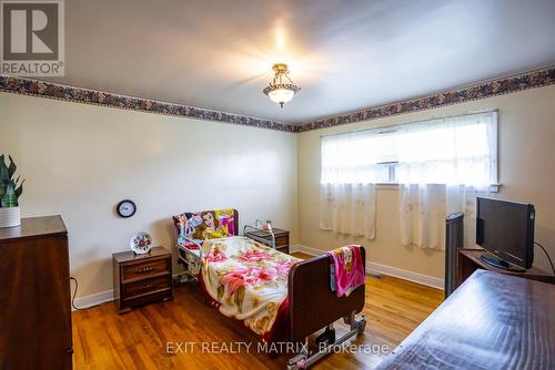 552 Dunbrack Street, Ottawa, ON - Indoor Photo Showing Bedroom