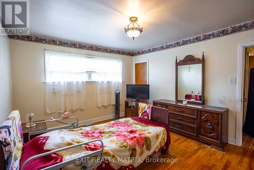 552 Dunbrack Street, Ottawa, ON - Indoor Photo Showing Bedroom
