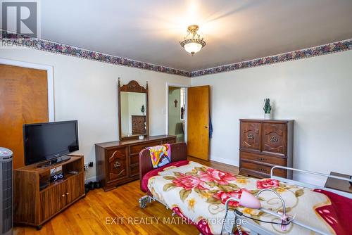 552 Dunbrack Street, Ottawa, ON - Indoor Photo Showing Bedroom