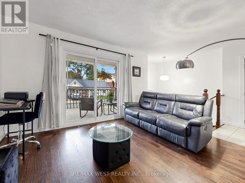 Open Concept Living Area - 335 East Avenue N, Hamilton, ON - Indoor Photo Showing Living Room