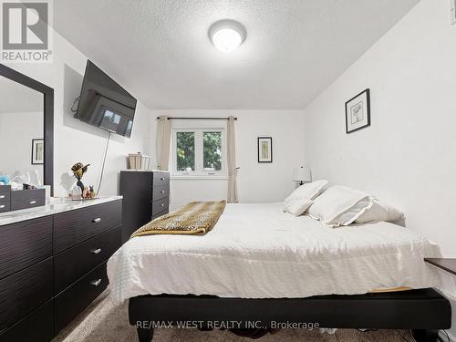 Primary Bedroom - 335 East Avenue N, Hamilton, ON - Indoor Photo Showing Bedroom