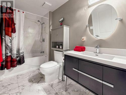 Updated Full Washroom - 335 East Avenue N, Hamilton, ON - Indoor Photo Showing Bathroom
