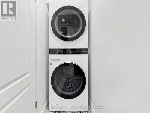 Laundry Machines for Upper Unit - 335 East Avenue N, Hamilton, ON - Indoor Photo Showing Laundry Room