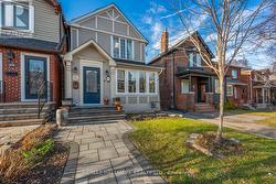 146 ROSLIN AVENUE Toronto, ON M4N 1Z4