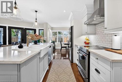 2079 Gary Crescent, Burlington, ON - Indoor Photo Showing Kitchen With Upgraded Kitchen