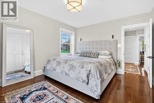 2079 Gary Crescent, Burlington, ON - Indoor Photo Showing Bedroom