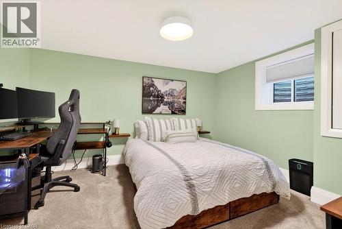 2079 Gary Crescent, Burlington, ON - Indoor Photo Showing Bedroom