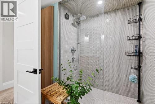 2079 Gary Crescent, Burlington, ON - Indoor Photo Showing Bathroom