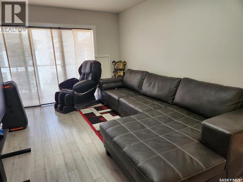 #212 315 Dickson Crescent, Saskatoon, SK - Indoor Photo Showing Living Room