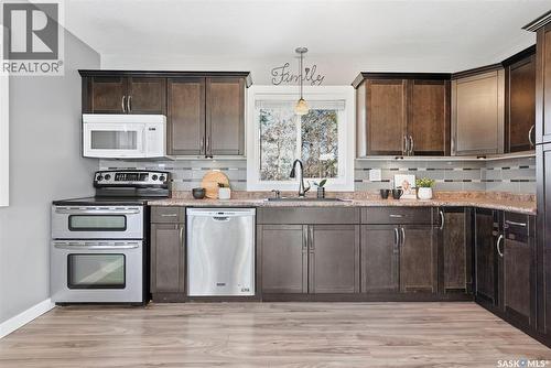 18 Mackie Crescent, Saskatoon, SK - Indoor Photo Showing Kitchen
