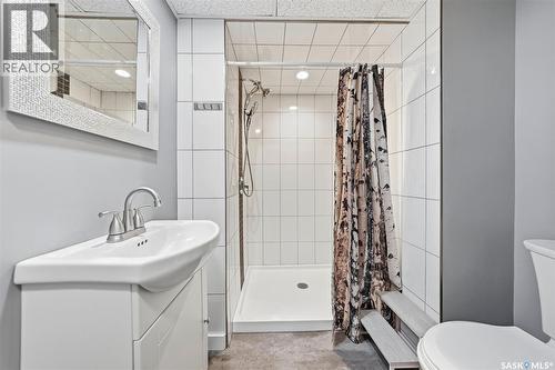 18 Mackie Crescent, Saskatoon, SK - Indoor Photo Showing Bathroom