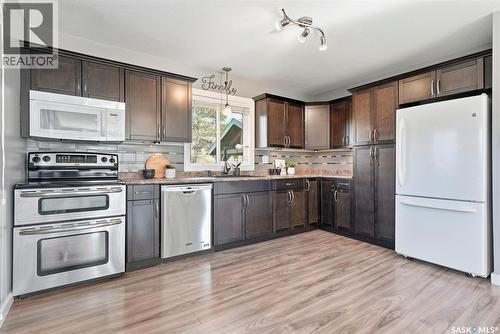 18 Mackie Crescent, Saskatoon, SK - Indoor Photo Showing Kitchen