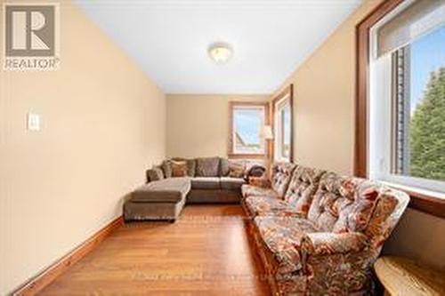 25 Cole Point Trail, Mckellar, ON - Indoor Photo Showing Living Room
