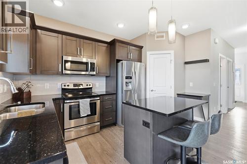 534 Maple Crescent, Warman, SK - Indoor Photo Showing Kitchen With Upgraded Kitchen