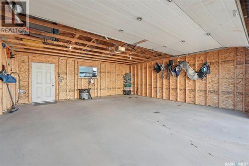 534 Maple Crescent, Warman, SK - Indoor Photo Showing Garage