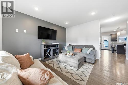 534 Maple Crescent, Warman, SK - Indoor Photo Showing Living Room