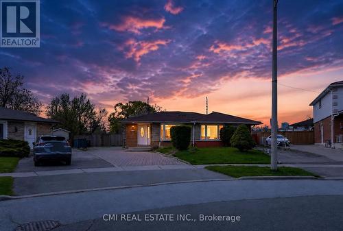 418 GINGER DOWNS  Mississauga, ON L5A 3A7