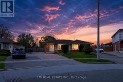 418 GINGER DOWNS  Mississauga, ON L5A 3A7