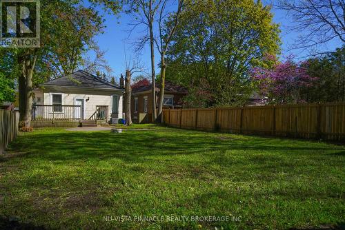 571 Dufferin Avenue, London East (East F), ON - Outdoor With Backyard