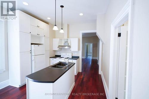 571 Dufferin Avenue, London East (East F), ON - Indoor Photo Showing Kitchen With Double Sink