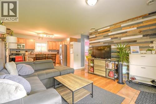 2480 Arthur Road, Windsor, ON - Indoor Photo Showing Living Room