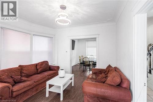 39 Arthur Avenue N, Hamilton, ON - Indoor Photo Showing Living Room