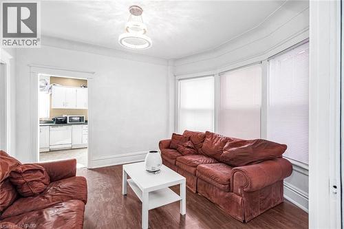 39 Arthur Avenue N, Hamilton, ON - Indoor Photo Showing Living Room