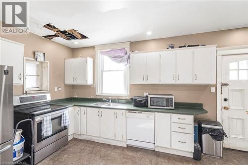 39 Arthur Avenue N, Hamilton, ON - Indoor Photo Showing Kitchen With Double Sink