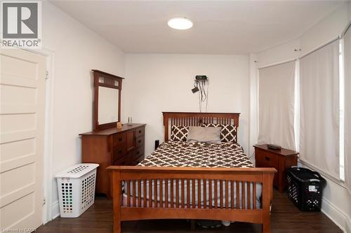 39 Arthur Avenue N, Hamilton, ON - Indoor Photo Showing Bedroom