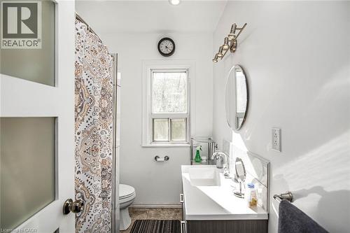 39 Arthur Avenue N, Hamilton, ON - Indoor Photo Showing Bathroom