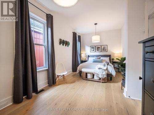 12 Arthur Street, London East (East F), ON - Indoor Photo Showing Bedroom