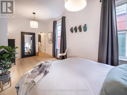 12 Arthur Street, London East (East F), ON - Indoor Photo Showing Bedroom