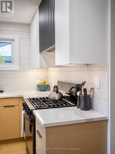12 Arthur Street, London East (East F), ON - Indoor Photo Showing Kitchen With Upgraded Kitchen