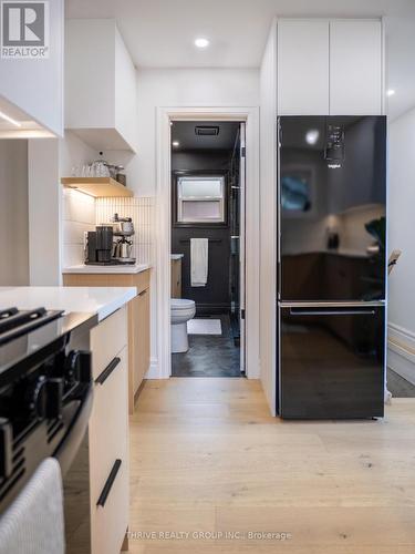 12 Arthur Street, London East (East F), ON - Indoor Photo Showing Kitchen