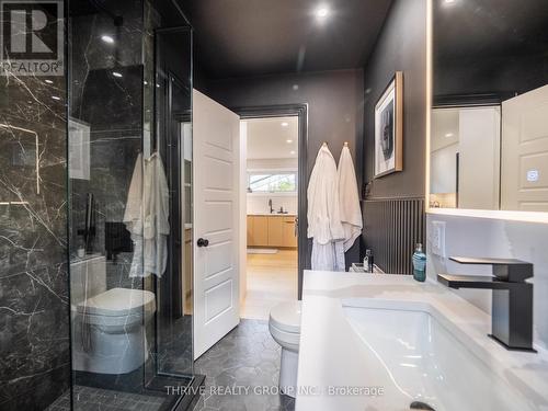 12 Arthur Street, London East (East F), ON - Indoor Photo Showing Bathroom