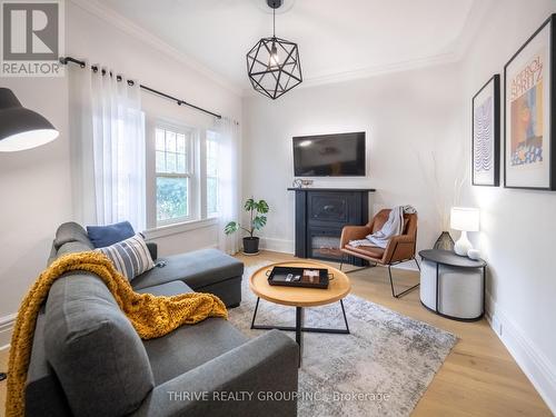 12 Arthur Street, London East (East F), ON - Indoor Photo Showing Living Room