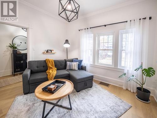 12 Arthur Street, London East (East F), ON - Indoor Photo Showing Living Room